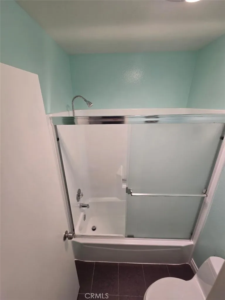 2867 S Fairview #F Santa Ana, CA 92704