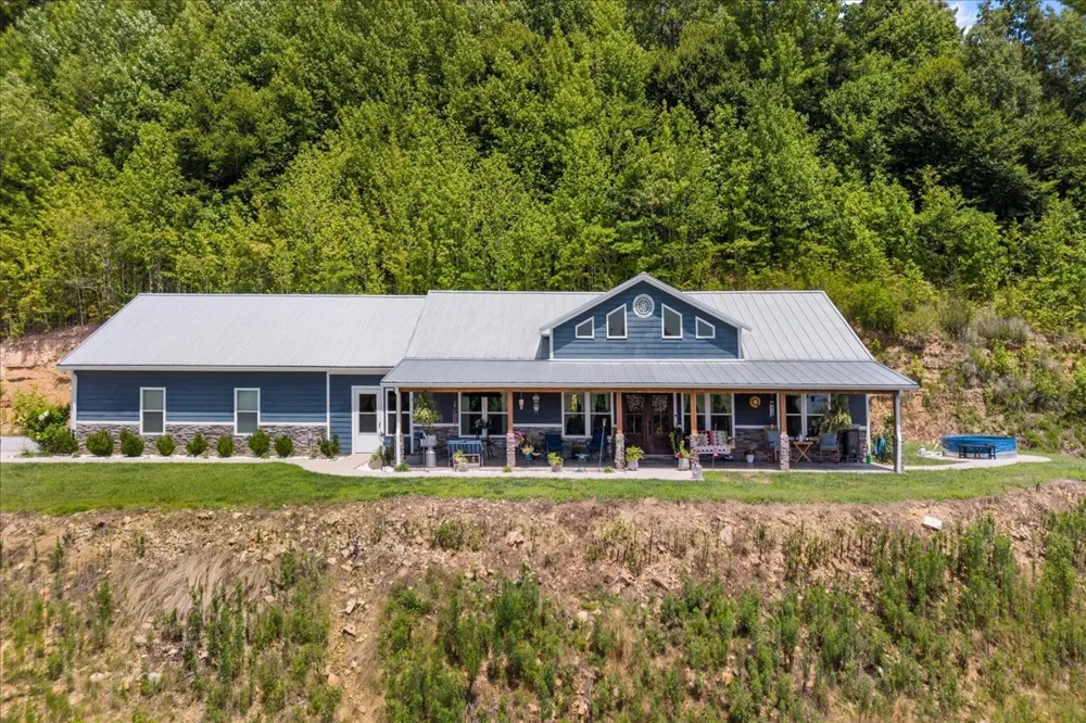 1016 Pointe of View Ln Stewart, TN 37175