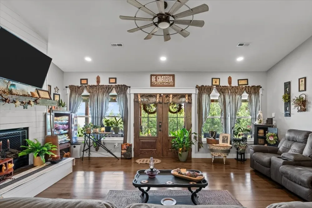 1016 Pointe of View Ln Stewart, TN 37175