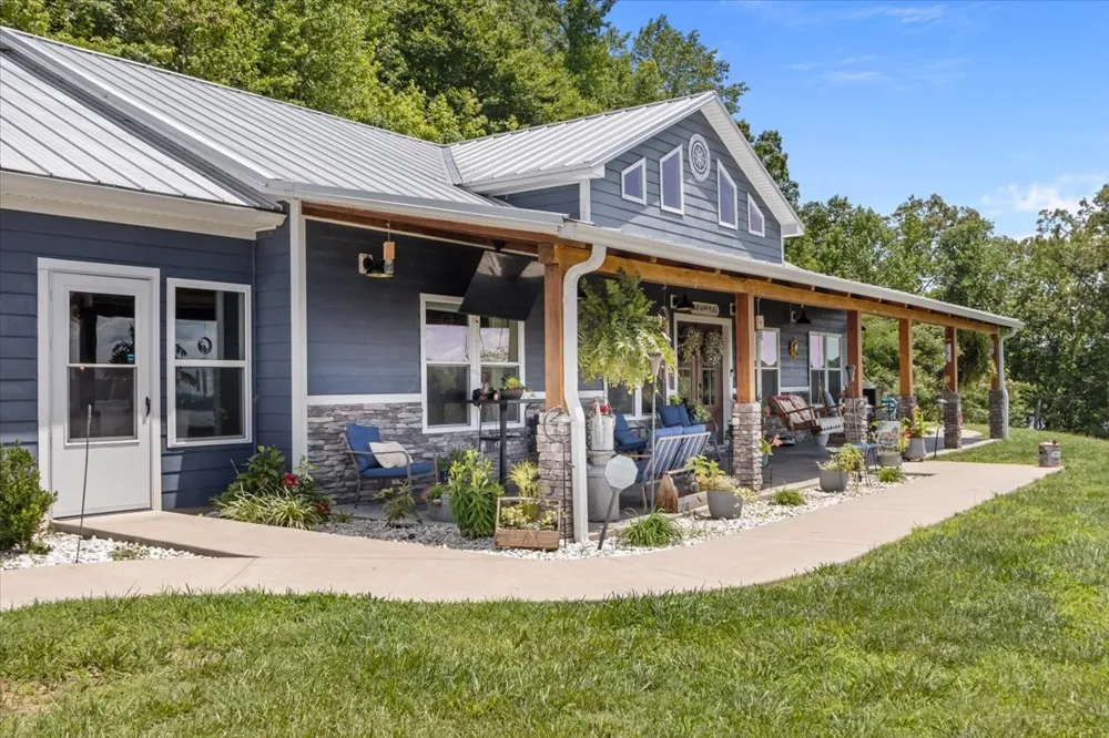 1016 Pointe of View Ln Stewart, TN 37175