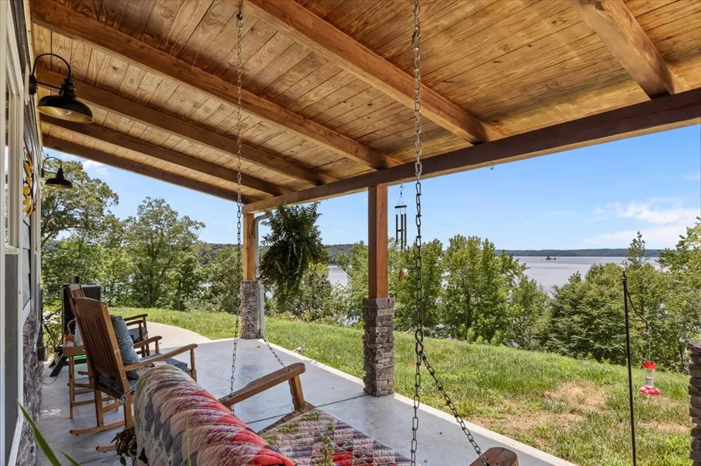 1016 Pointe of View Ln Stewart, TN 37175