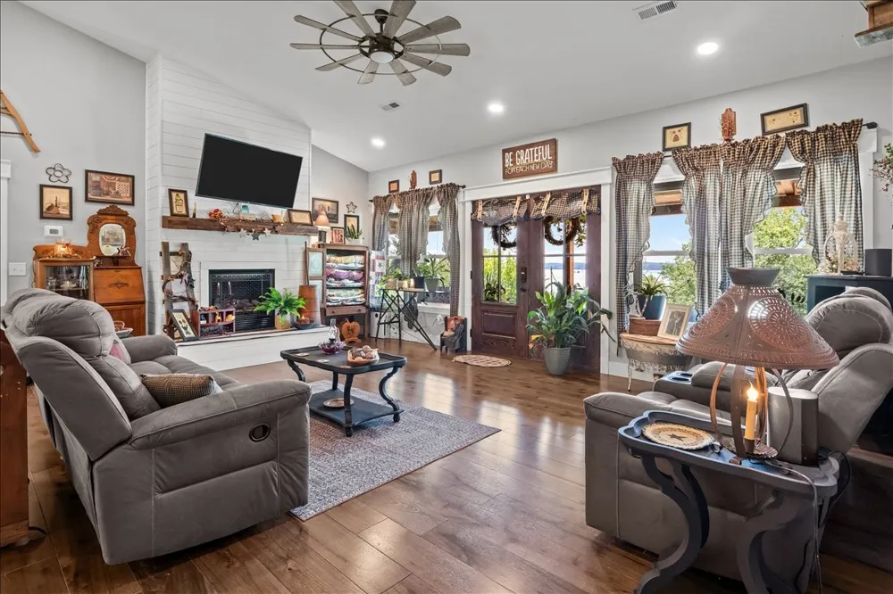 1016 Pointe of View Ln Stewart, TN 37175