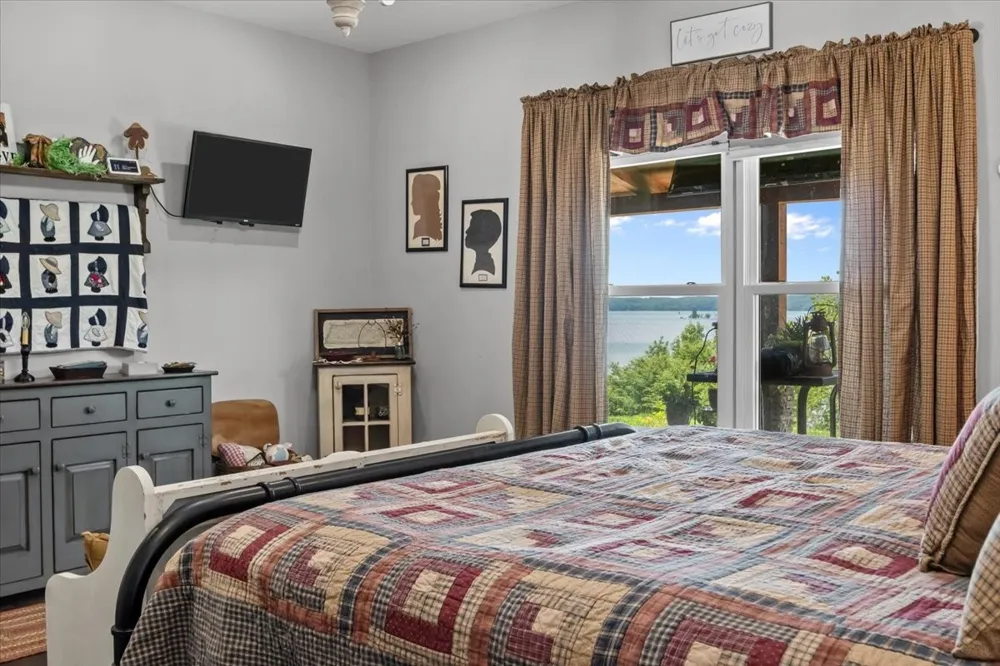 1016 Pointe of View Ln Stewart, TN 37175