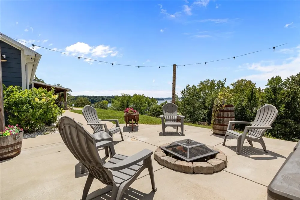 1016 Pointe of View Ln Stewart, TN 37175