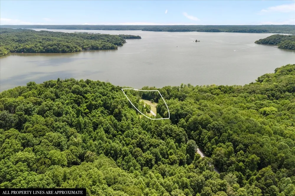1016 Pointe of View Ln Stewart, TN 37175