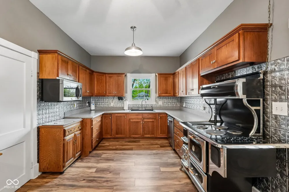 211 Whiteland Road Whiteland, IN 46184