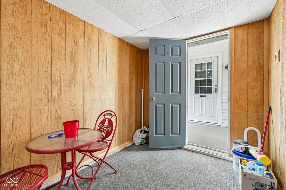 211 Whiteland Road Whiteland, IN 46184
