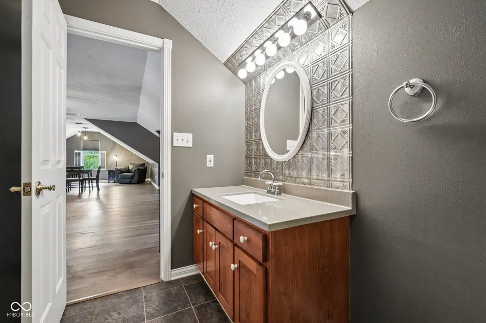 211 Whiteland Road Whiteland, IN 46184