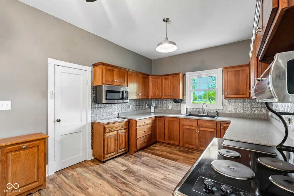 211 Whiteland Road Whiteland, IN 46184