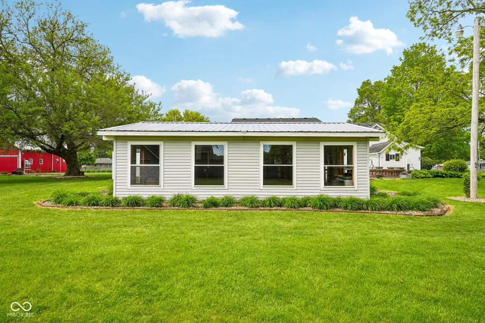 211 Whiteland Road Whiteland, IN 46184