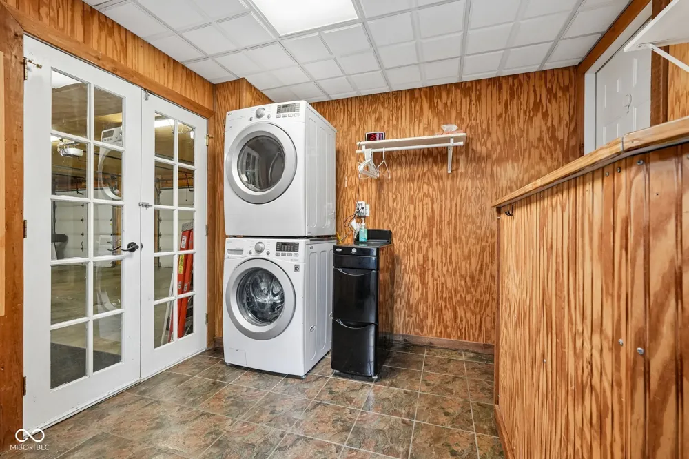 211 Whiteland Road Whiteland, IN 46184