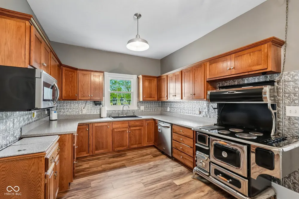 211 Whiteland Road Whiteland, IN 46184