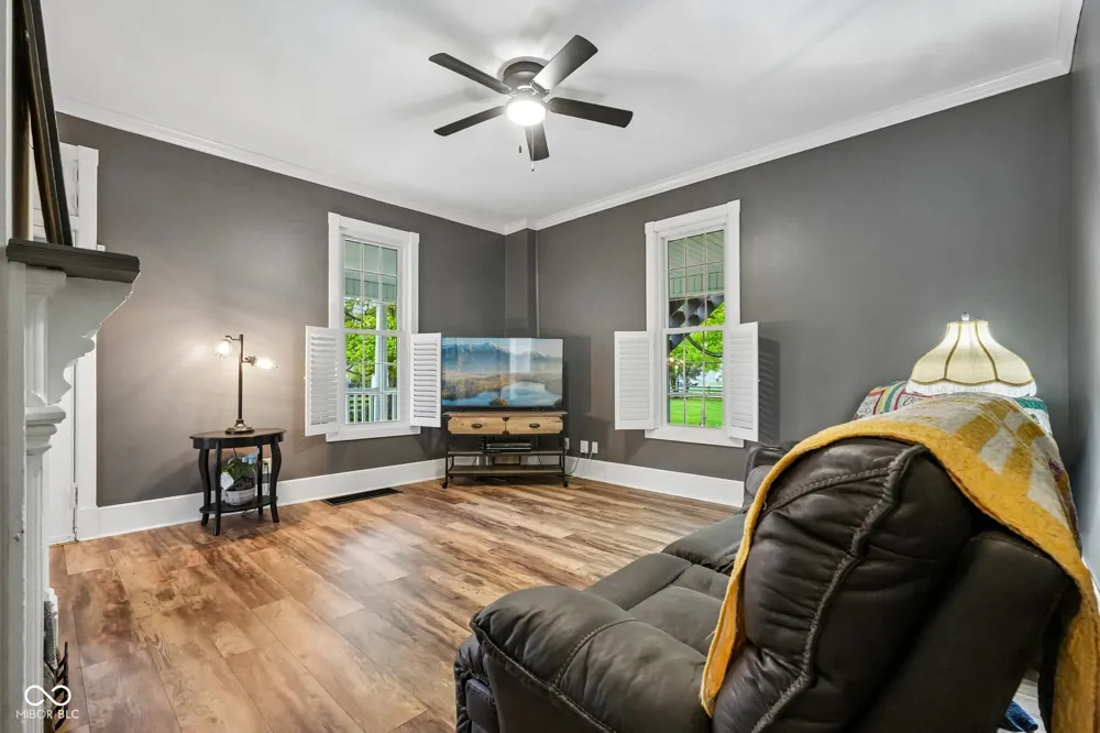 211 Whiteland Road Whiteland, IN 46184