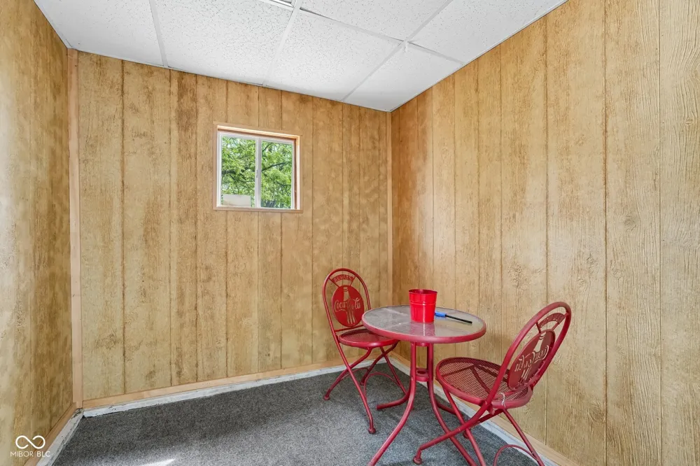 211 Whiteland Road Whiteland, IN 46184