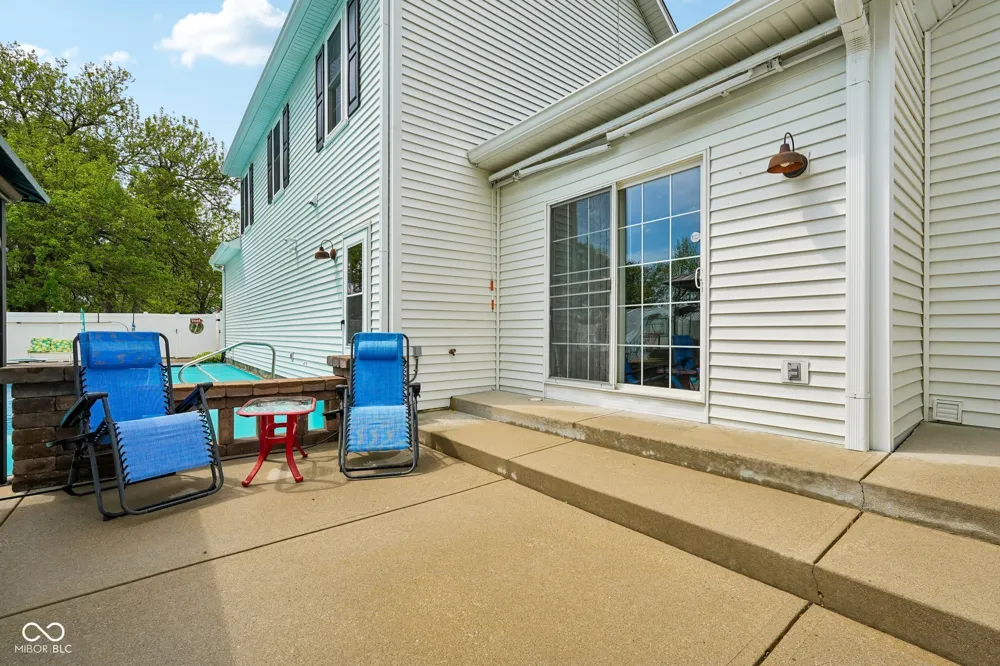 211 Whiteland Road Whiteland, IN 46184