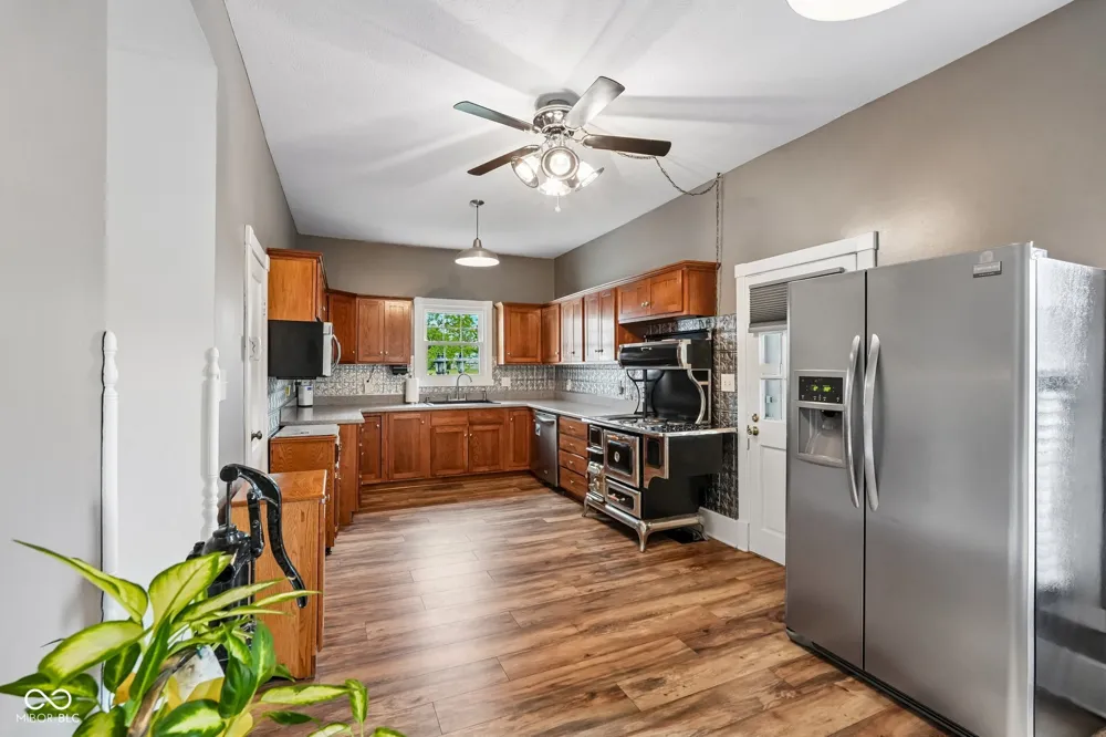 211 Whiteland Road Whiteland, IN 46184