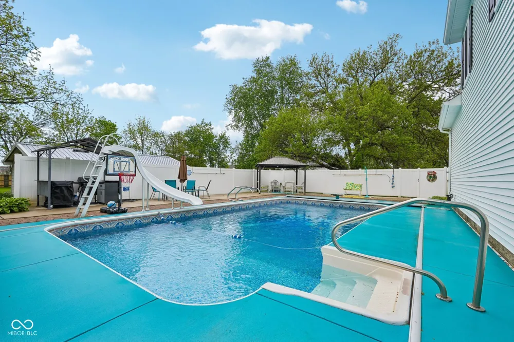211 Whiteland Road Whiteland, IN 46184