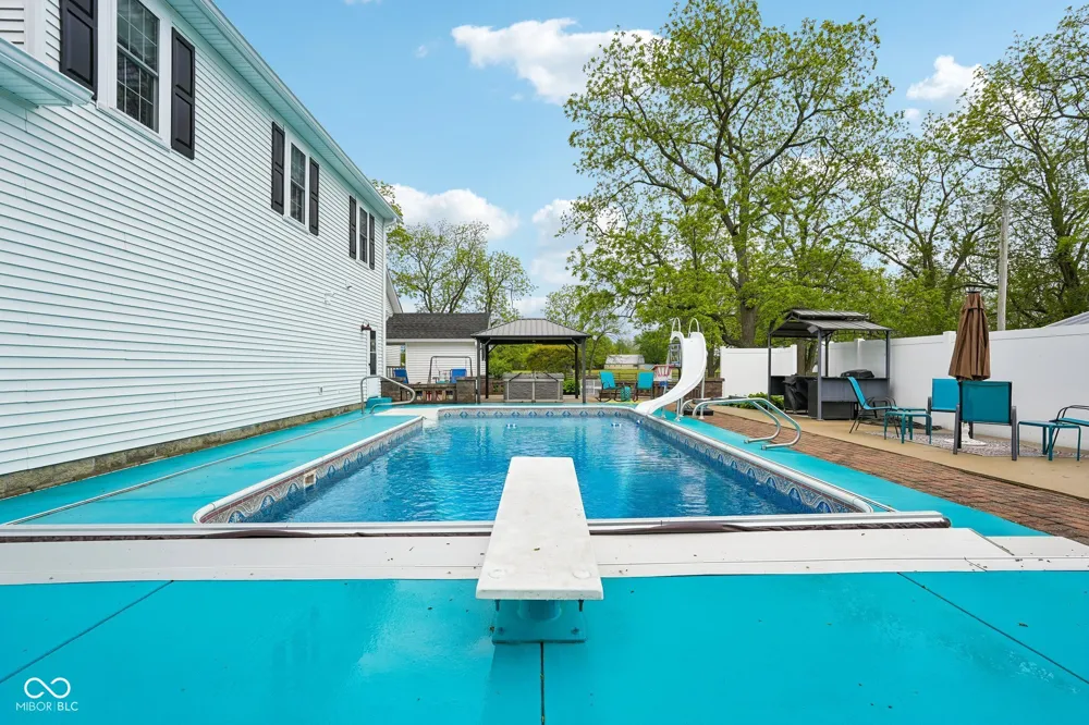 211 Whiteland Road Whiteland, IN 46184