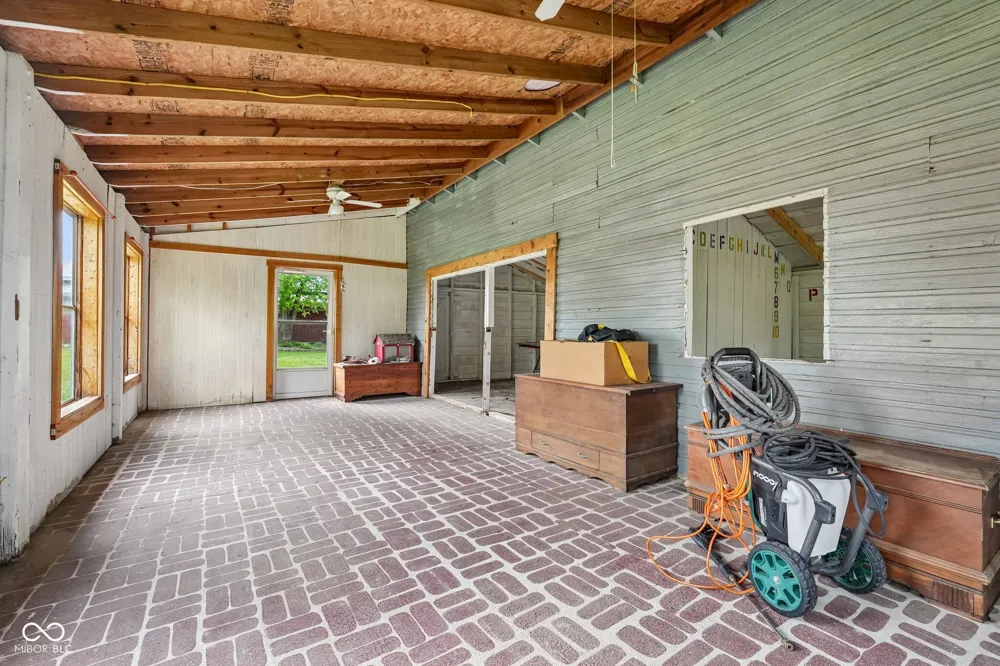 211 Whiteland Road Whiteland, IN 46184