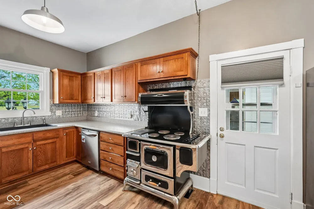 211 Whiteland Road Whiteland, IN 46184