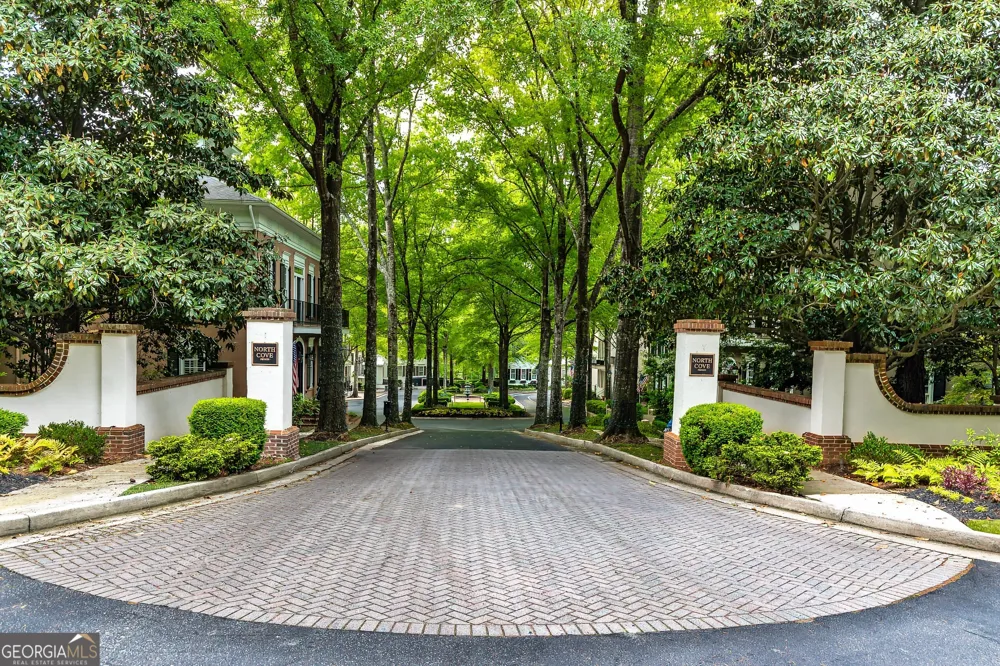 221 N Cove DR Peachtree City, GA 30269