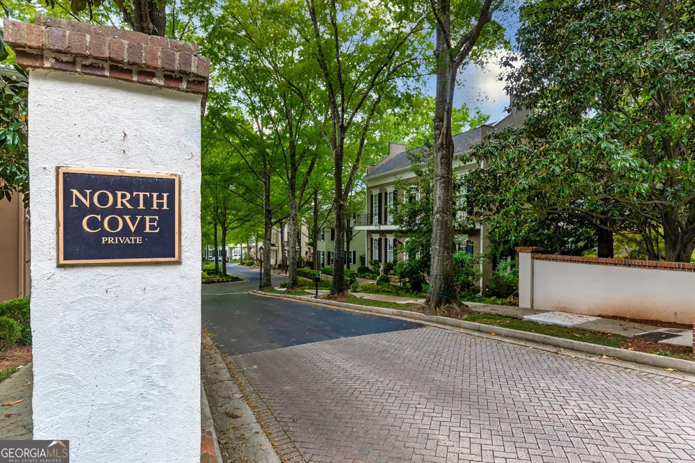 221 N Cove DR Peachtree City, GA 30269