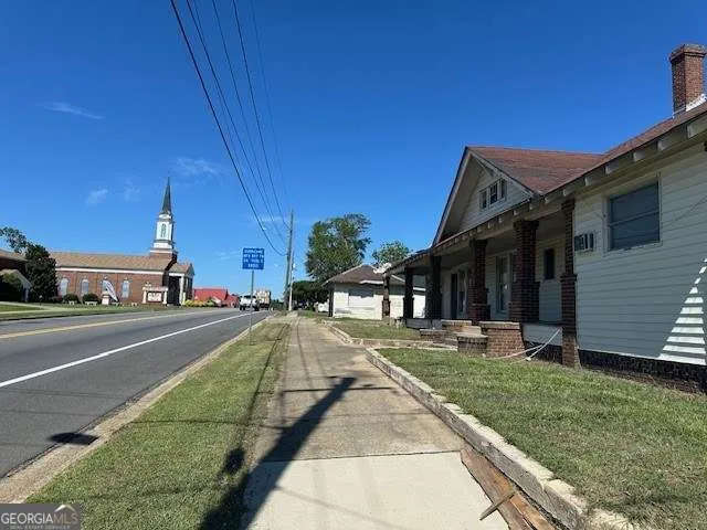130 S Washington ST Lyons, GA 30436