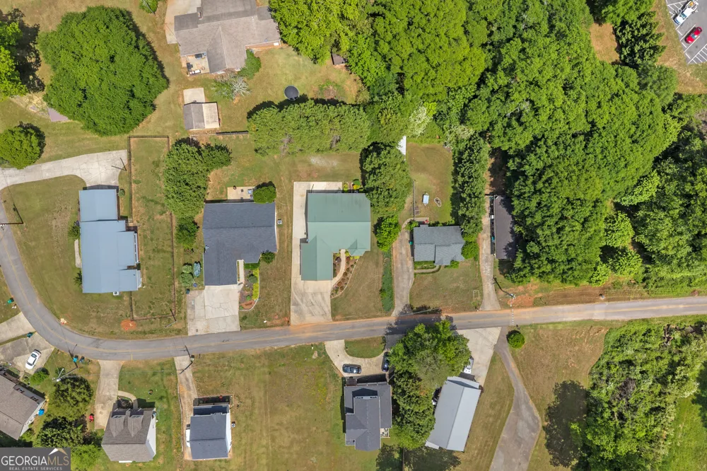 99 Parker ST Carnesville, GA 30521