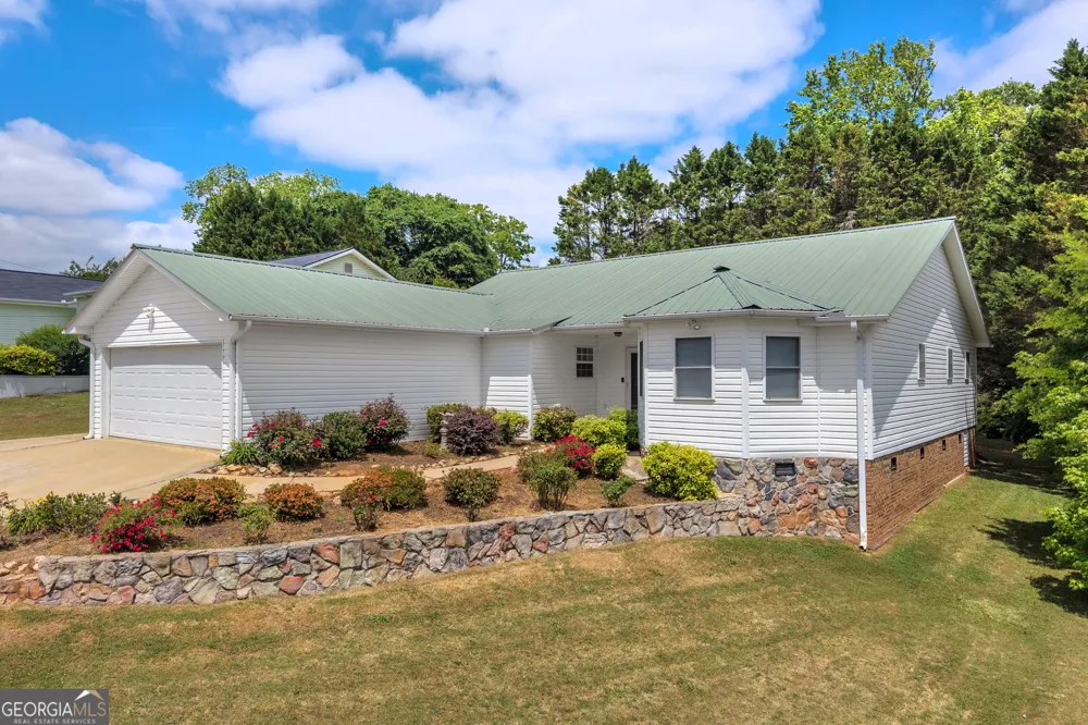 99 Parker ST Carnesville, GA 30521