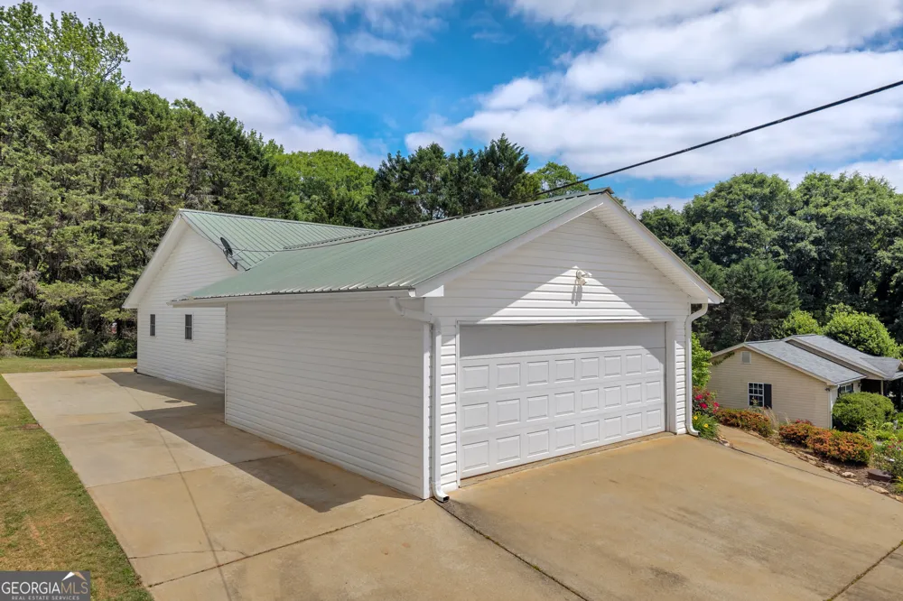 99 Parker ST Carnesville, GA 30521