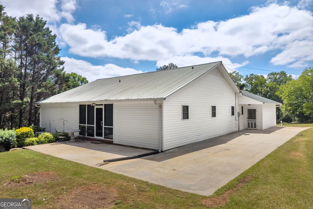 99 Parker ST Carnesville, GA 30521