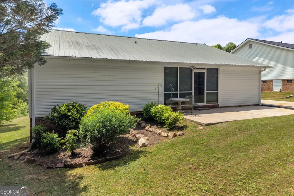99 Parker ST Carnesville, GA 30521