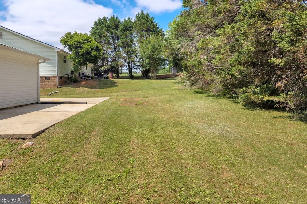 99 Parker ST Carnesville, GA 30521