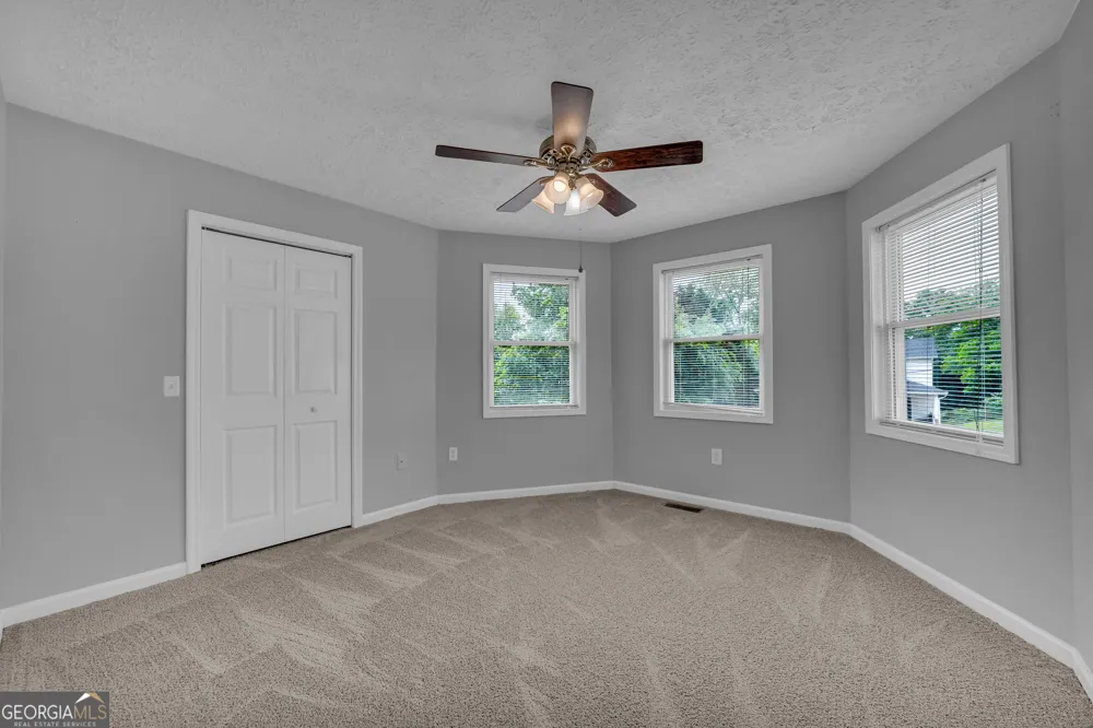 99 Parker ST Carnesville, GA 30521