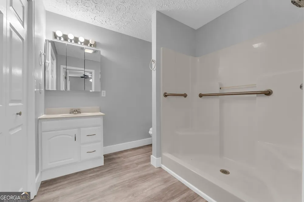 99 Parker ST Carnesville, GA 30521