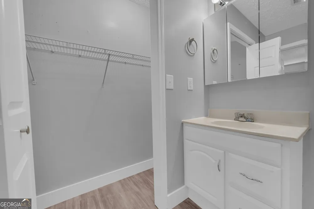 99 Parker ST Carnesville, GA 30521