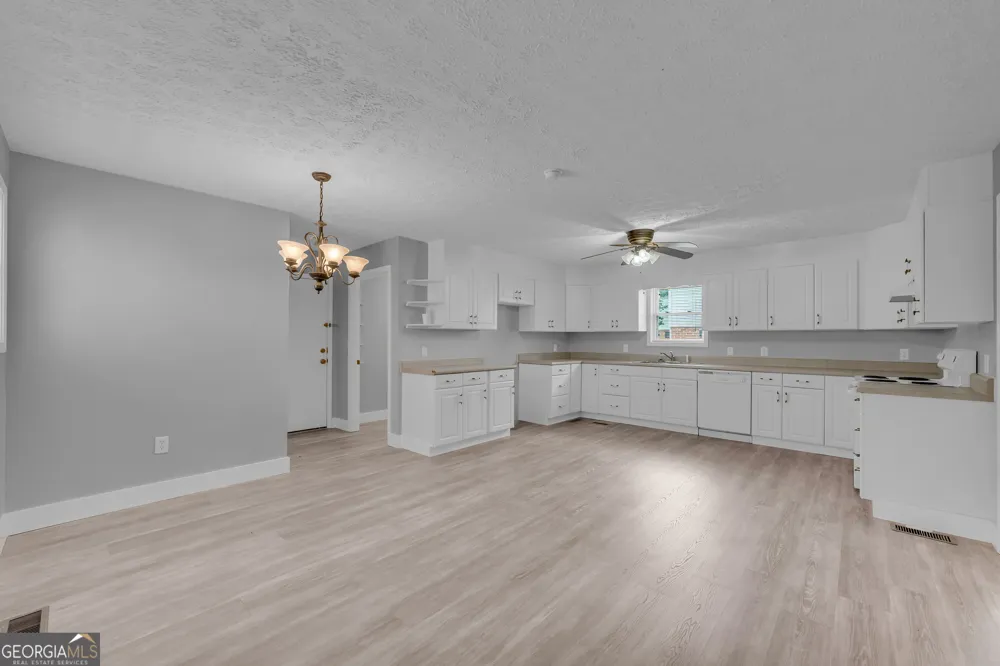 99 Parker ST Carnesville, GA 30521