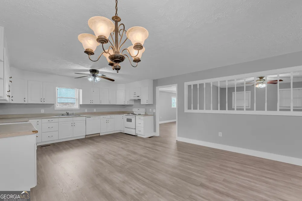 99 Parker ST Carnesville, GA 30521