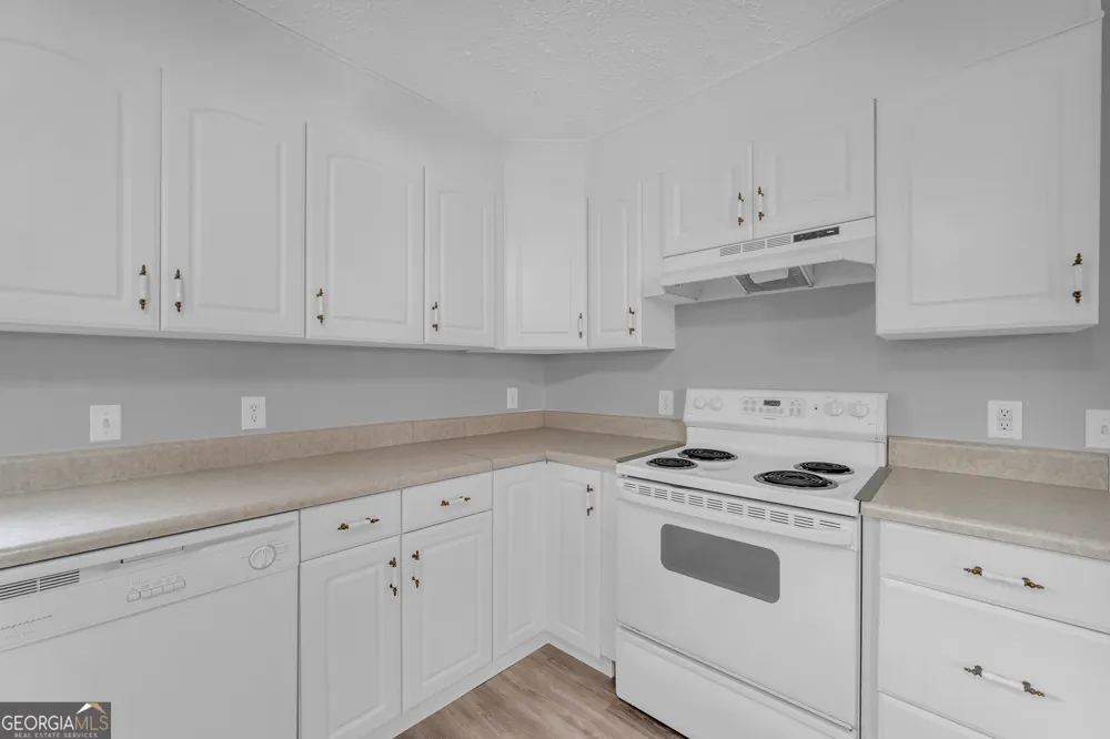 99 Parker ST Carnesville, GA 30521