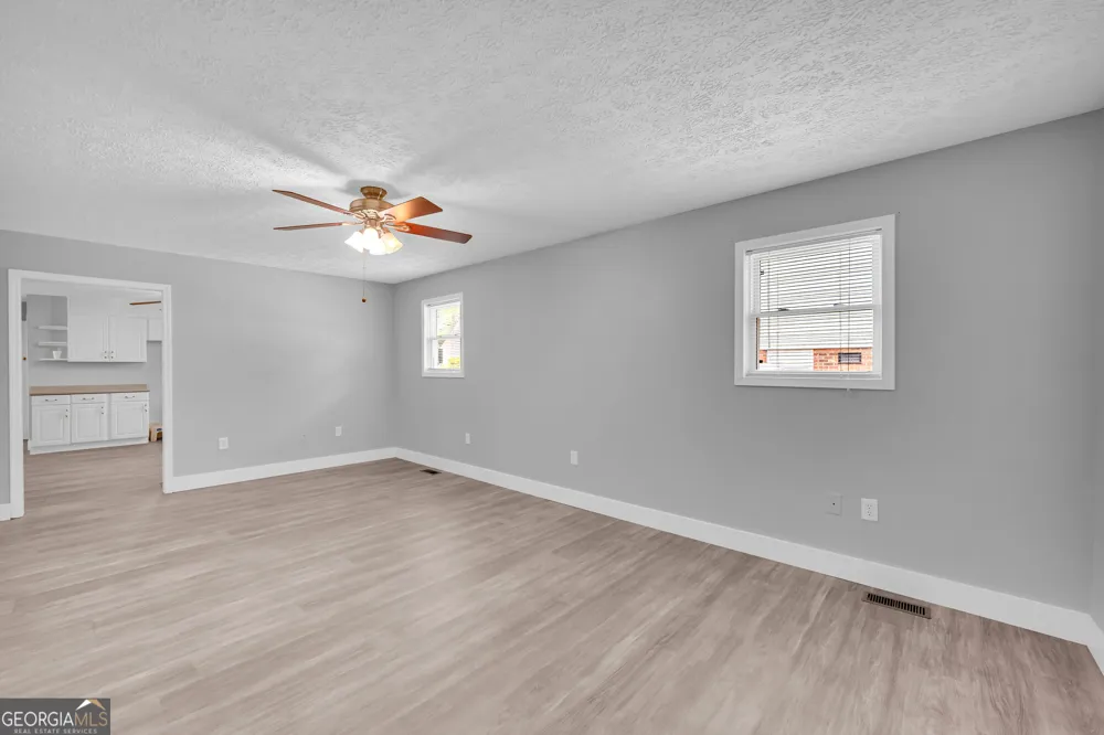 99 Parker ST Carnesville, GA 30521