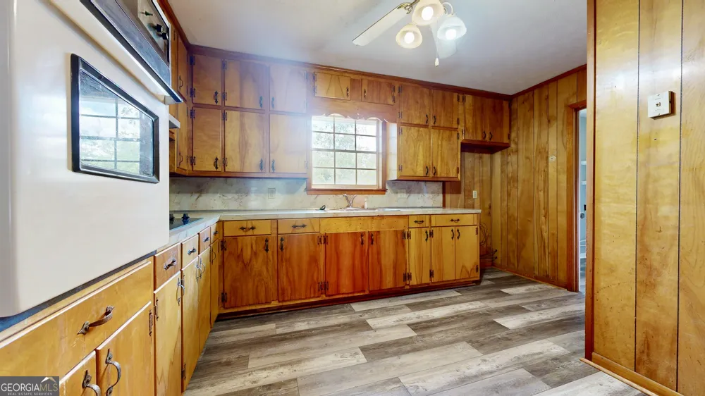 402 Pineview DR Waycross, GA 31501