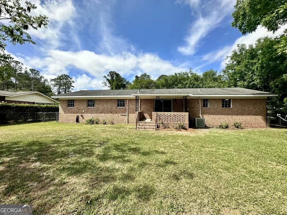 402 Pineview DR Waycross, GA 31501