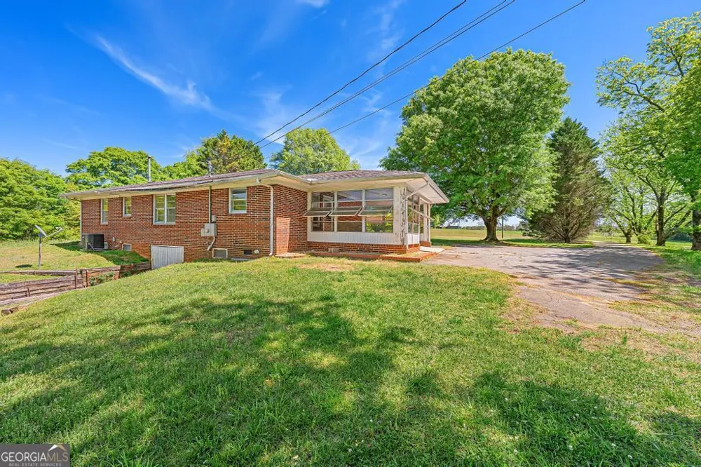 6351 Highway 17 Canon, GA 30520