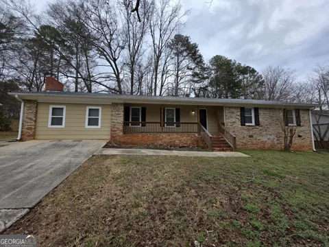 724 Country Club DR