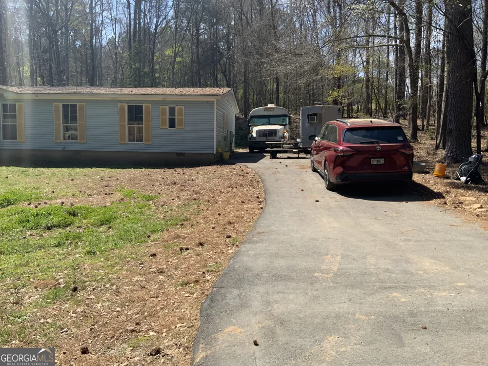 4370 Atha CIR Loganville, GA 30052