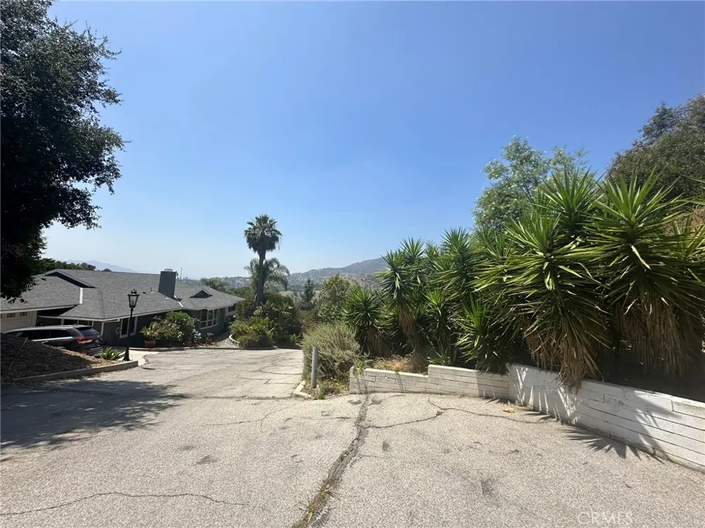 LOMA VISTA STREET Glendale, CA 91208