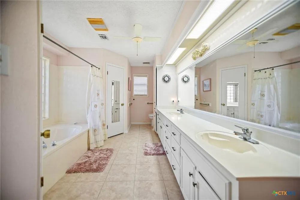 540 Royal Road Port Lavaca, TX 77979