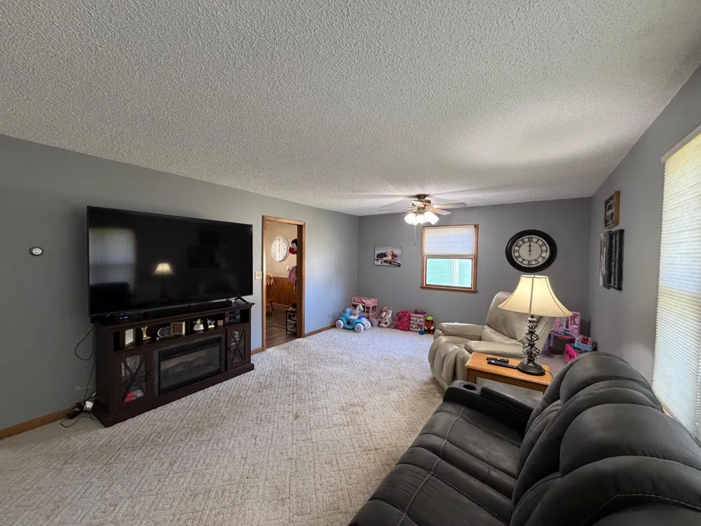 610 W Elizabeth Street Edgerton, MN 56128