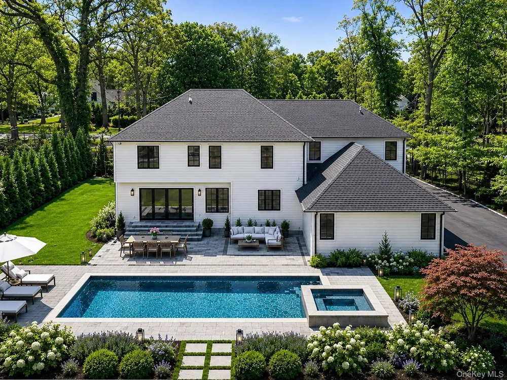 9 Wilderness Road Nissequogue, NY 11780