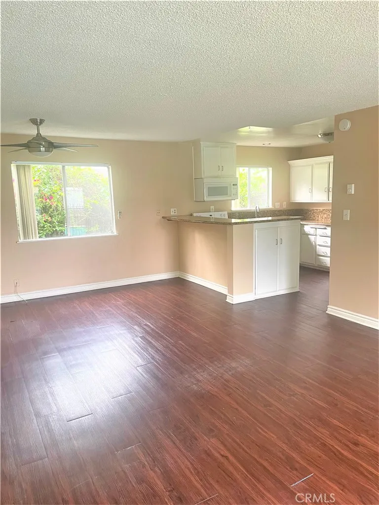 931 W 19th Street #10 Costa Mesa, CA 92627